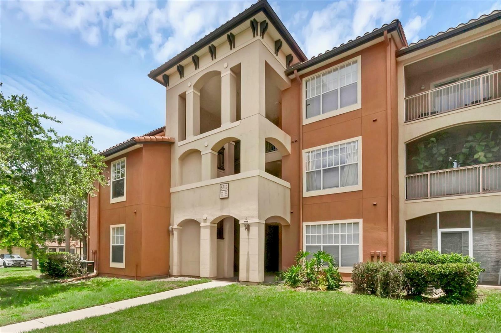 Property Photo:  5512 Metrowest Boulevard 201  FL 32811 