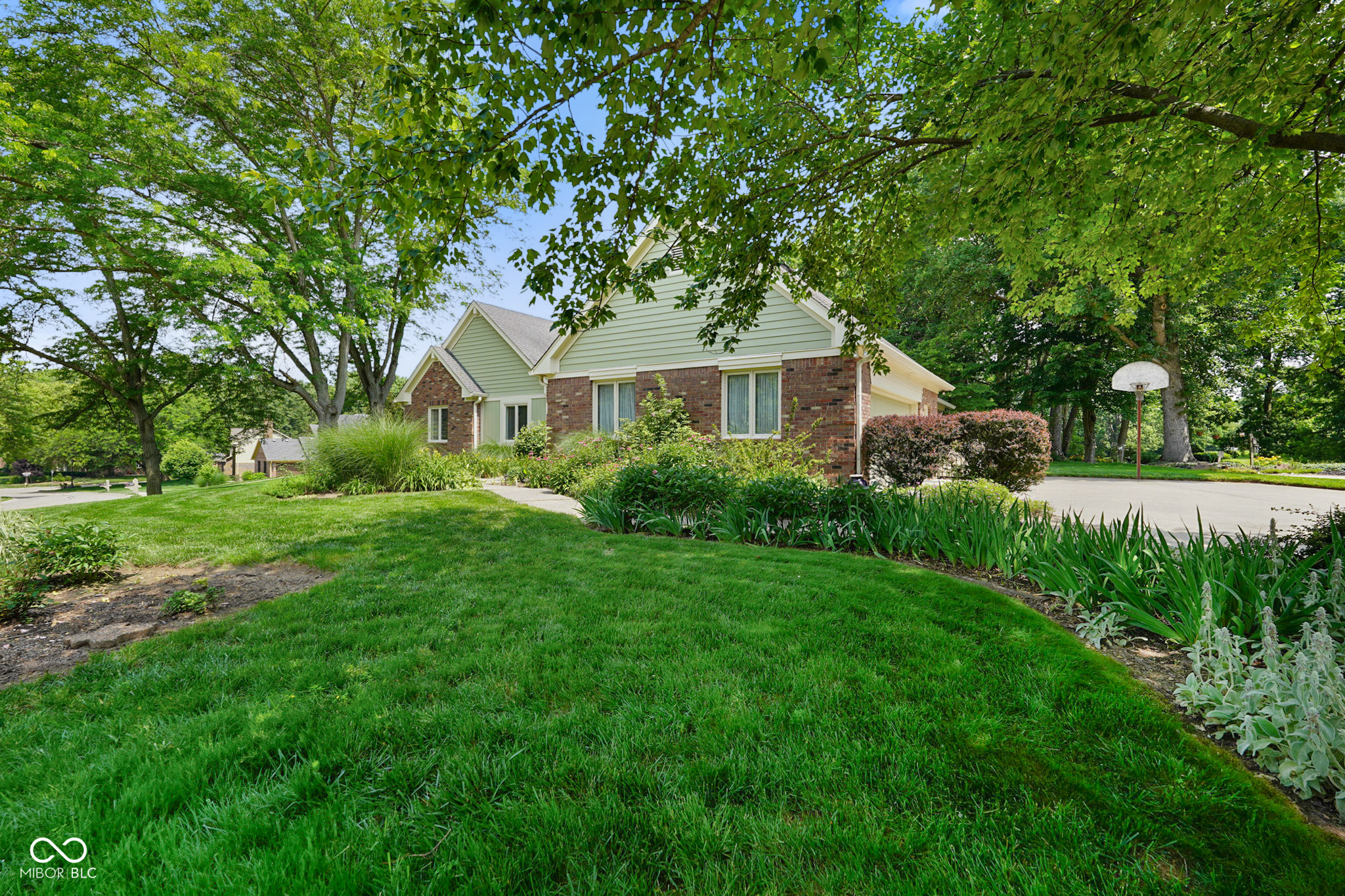 Property Photo: 6118 Deerwood Drive IN 46143