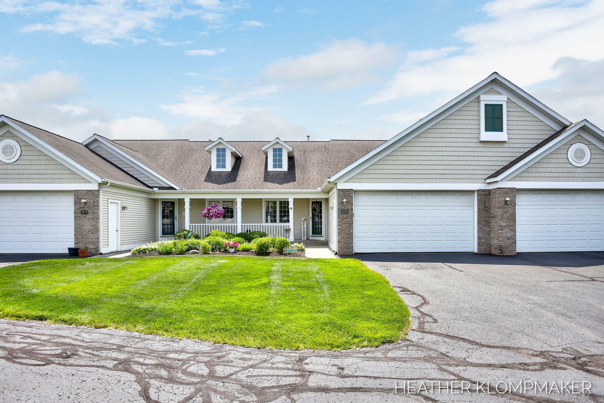 8878 N Peninsula Court  Zeeland MI 49464 photo