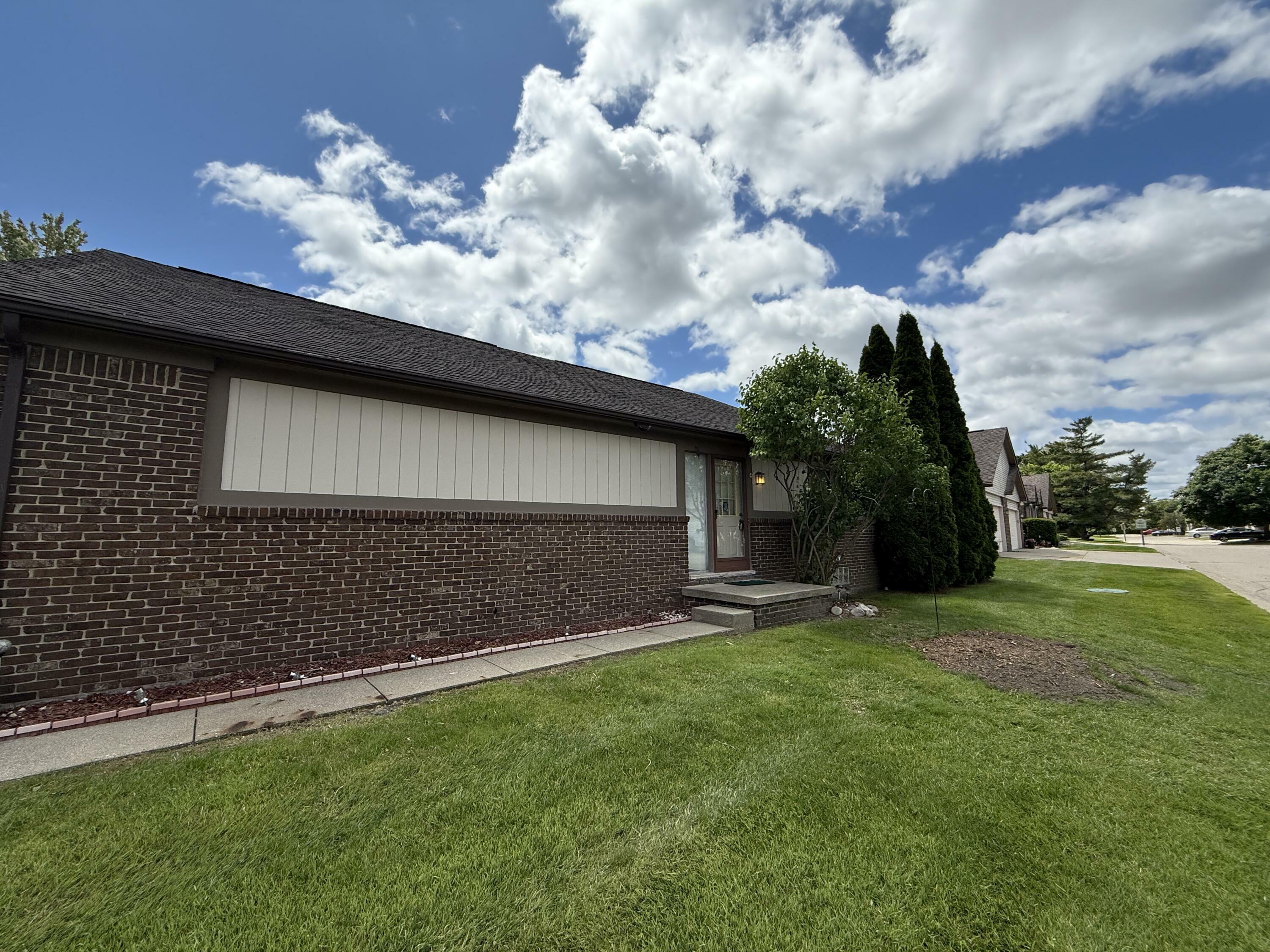 Property Photo: 20561 Longwood Drive MI 48038