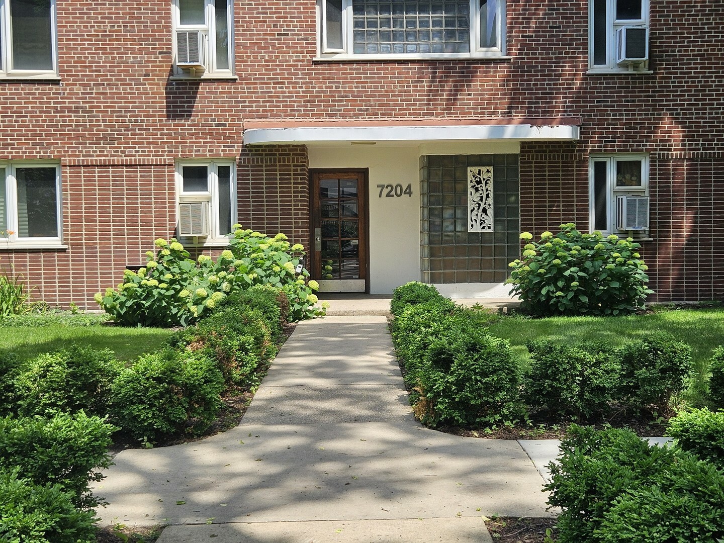 Property Photo: 7204 Oak Avenue 3nw IL 60305