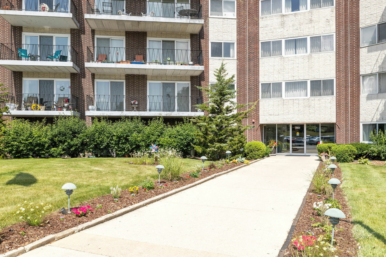 5540 Walnut Avenue 9A  Downers Grove IL 60515 photo