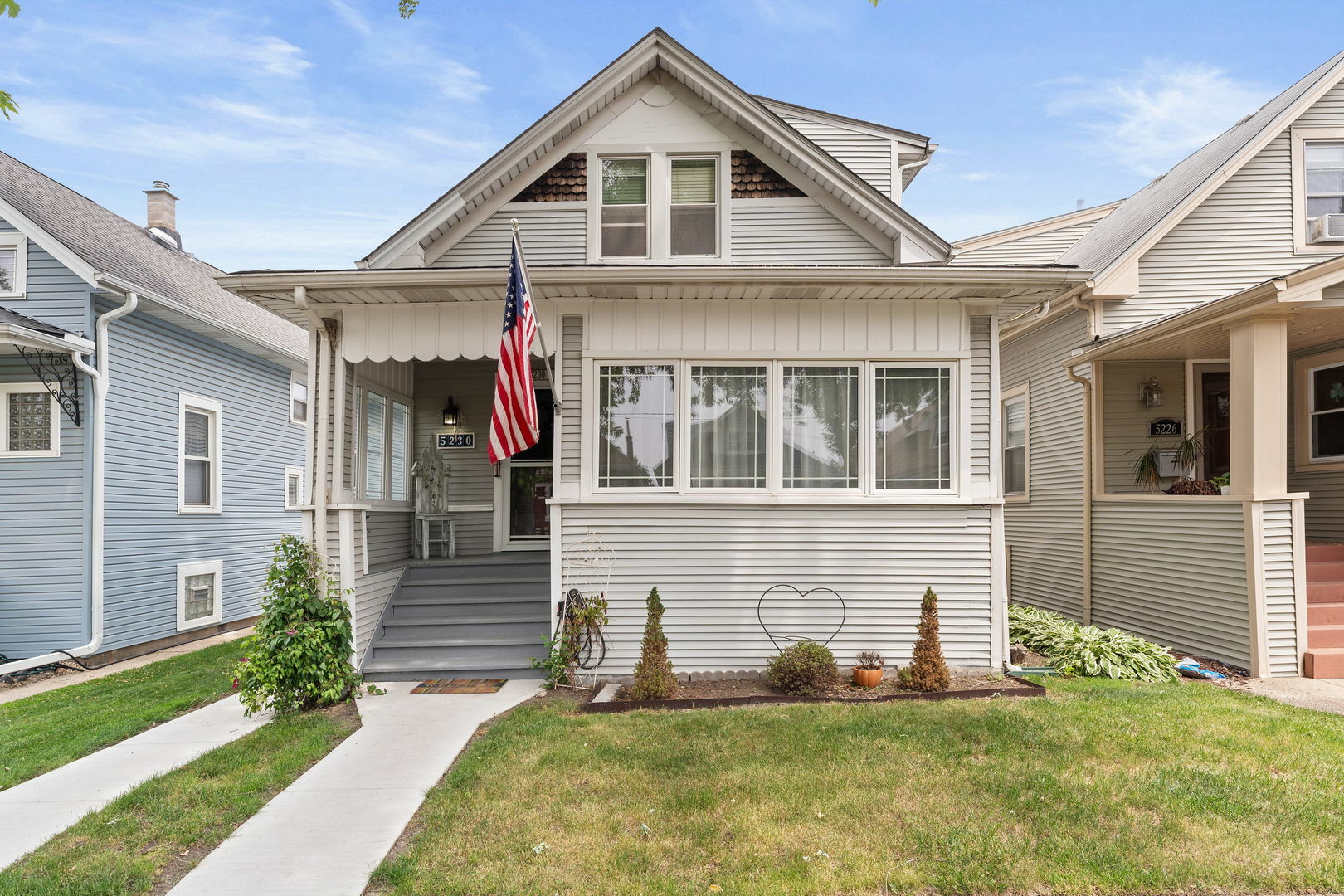 Property Photo: 5230 W Waveland Avenue IL 60641
