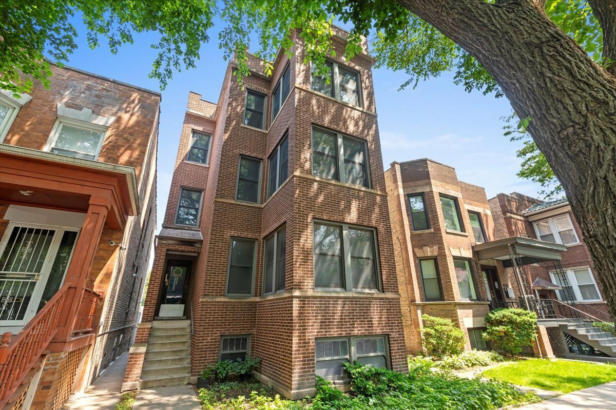 Property Photo: 2442 W Wilson Avenue IL 60625