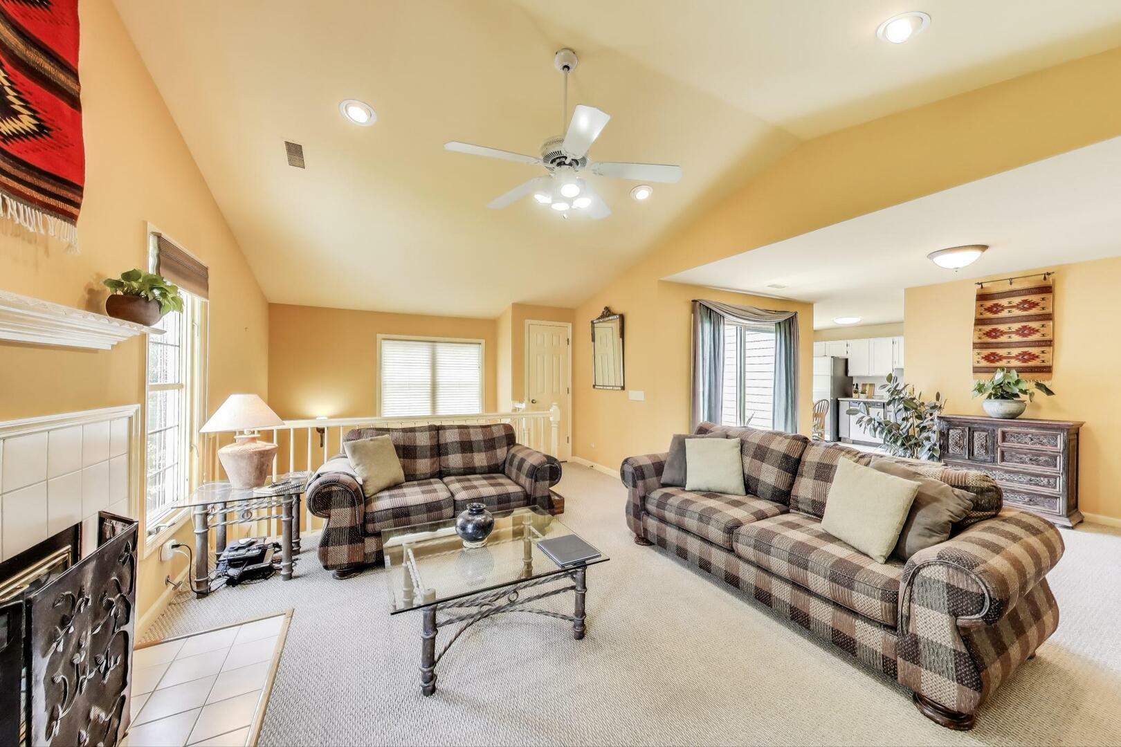 Property Photo: 873 N Cove Drive 873 IL 60067