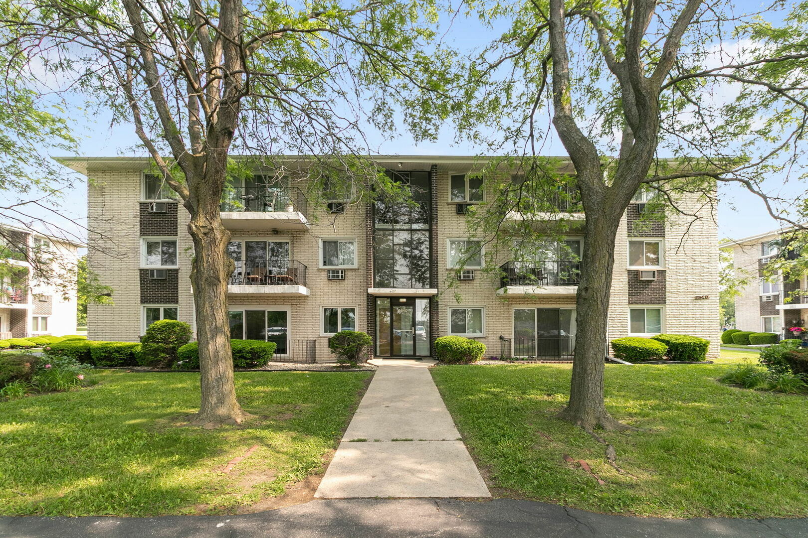 Property Photo: 6540 W 94th Place 1A IL 60453