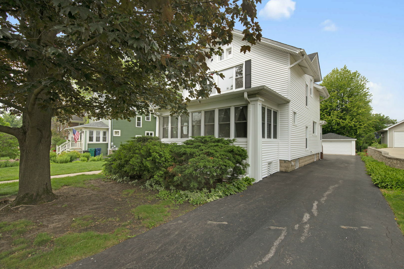 Property Photo: 148 N Charlotte Street IL 60148