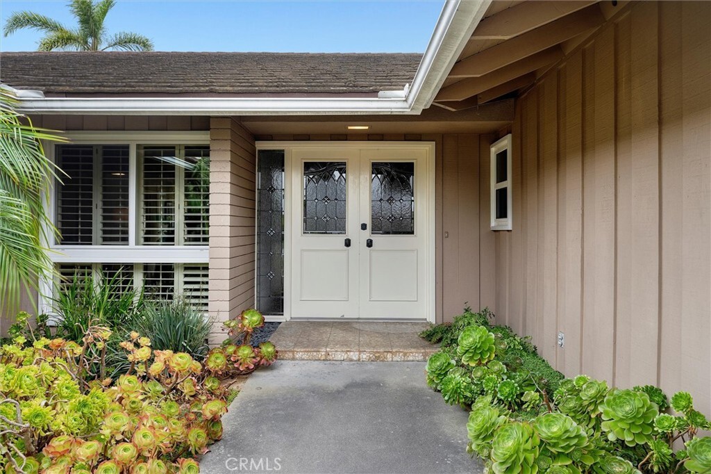 Property Photo:  1812 Tradewinds Lane  CA 92660 