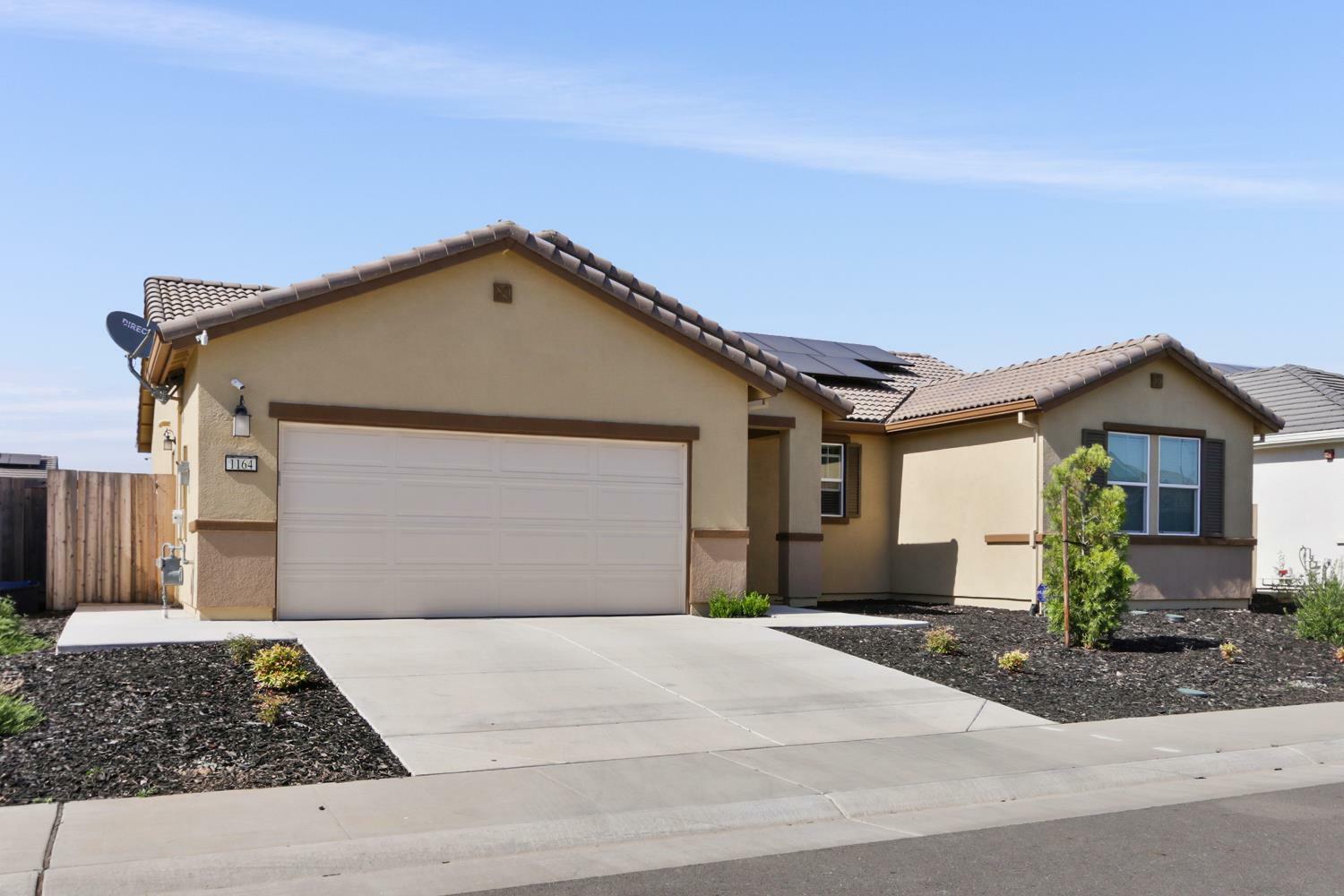 Property Photo: 1164 Kanon Clovr Way CA 95648