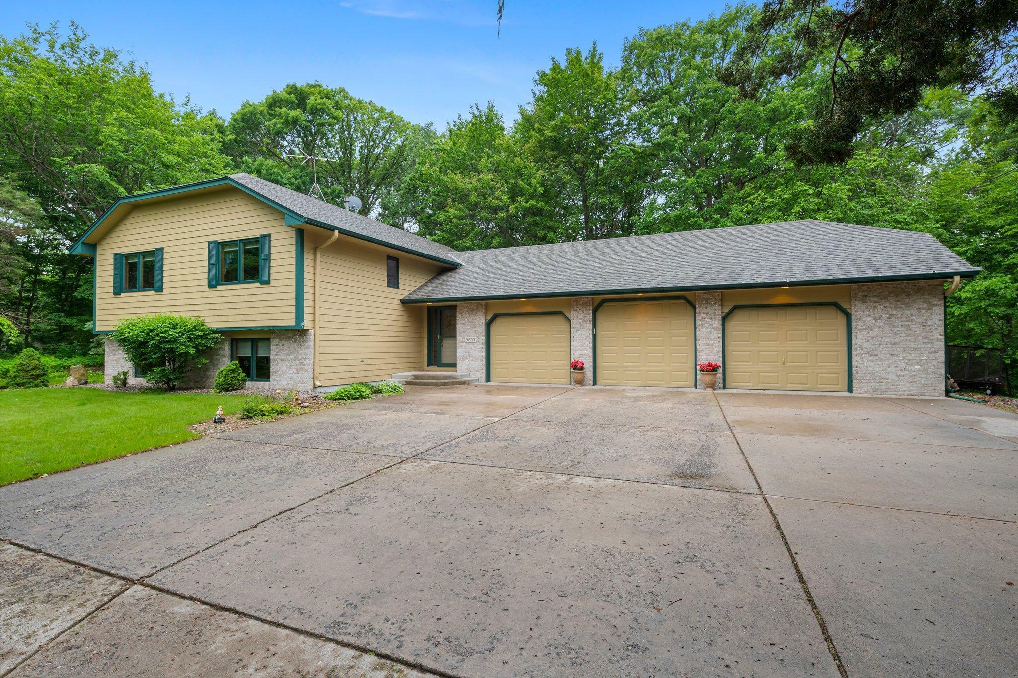 Property Photo: 9855 Kadler Avenue NE MN 55362