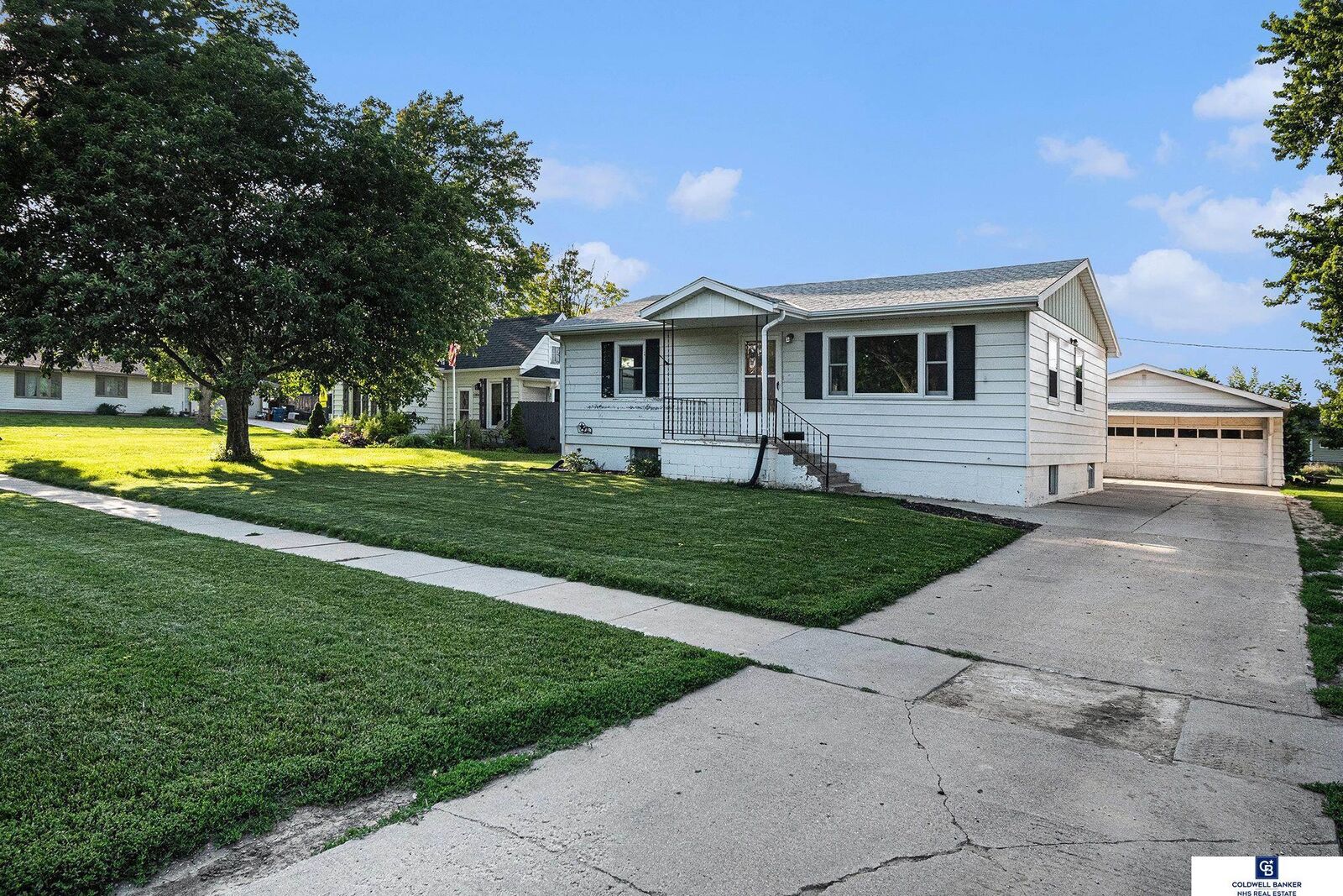 Property Photo:  1348 Nebraska Street  NE 68008 