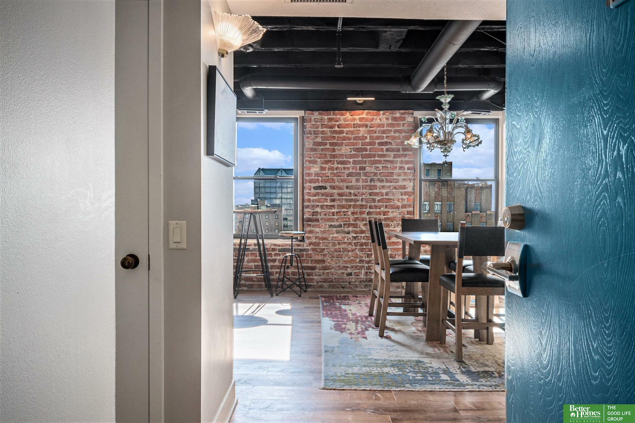 Property Photo: 312 S 16th Street 904 NE 68102