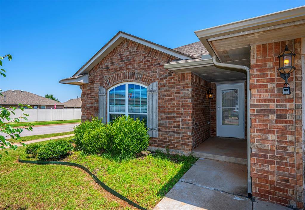 Property Photo: 2945 NW 181st Street OK 73012
