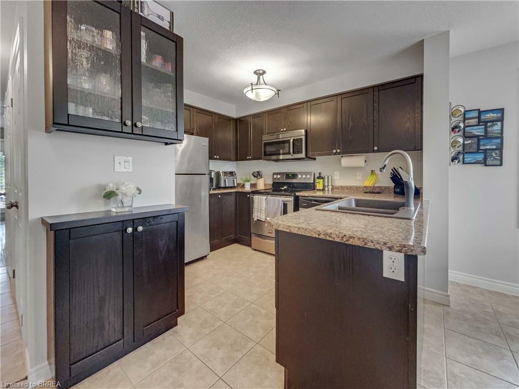 Property Photo:  656 Woodlawn Road E B  ON N1E 0K4 