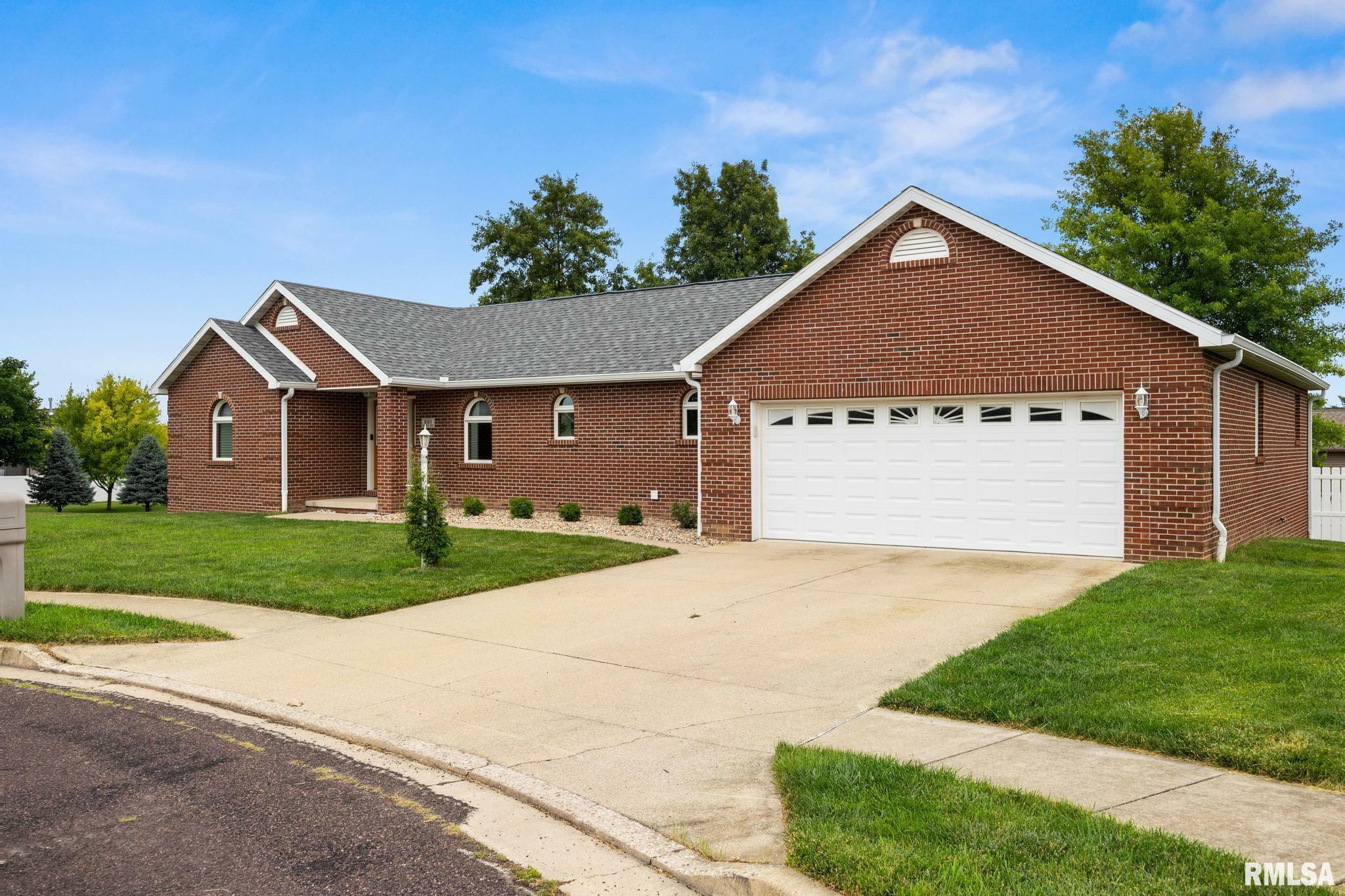 Property Photo: 820 Belsly Way IL 61548