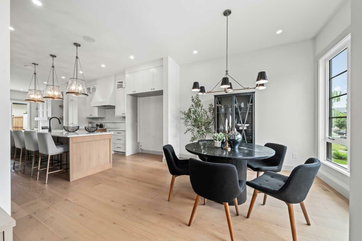 Property Photo: 2411 28 Avenue SW AB T2T 1L1