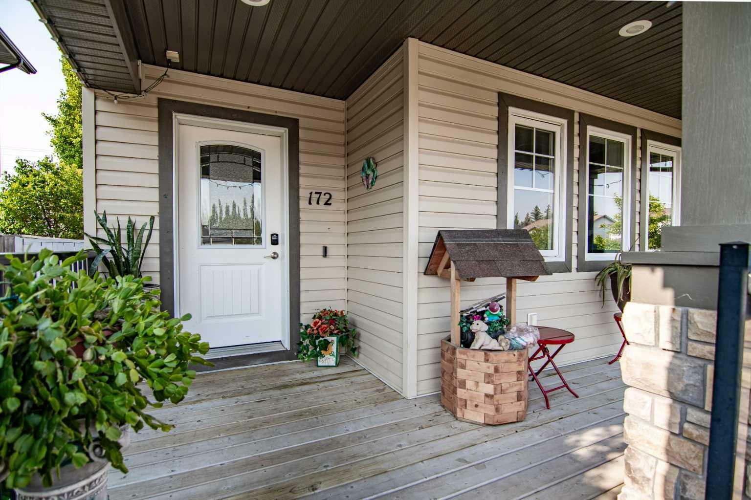 Property Photo: 172 Ibbotson Close AB T4R 0C5