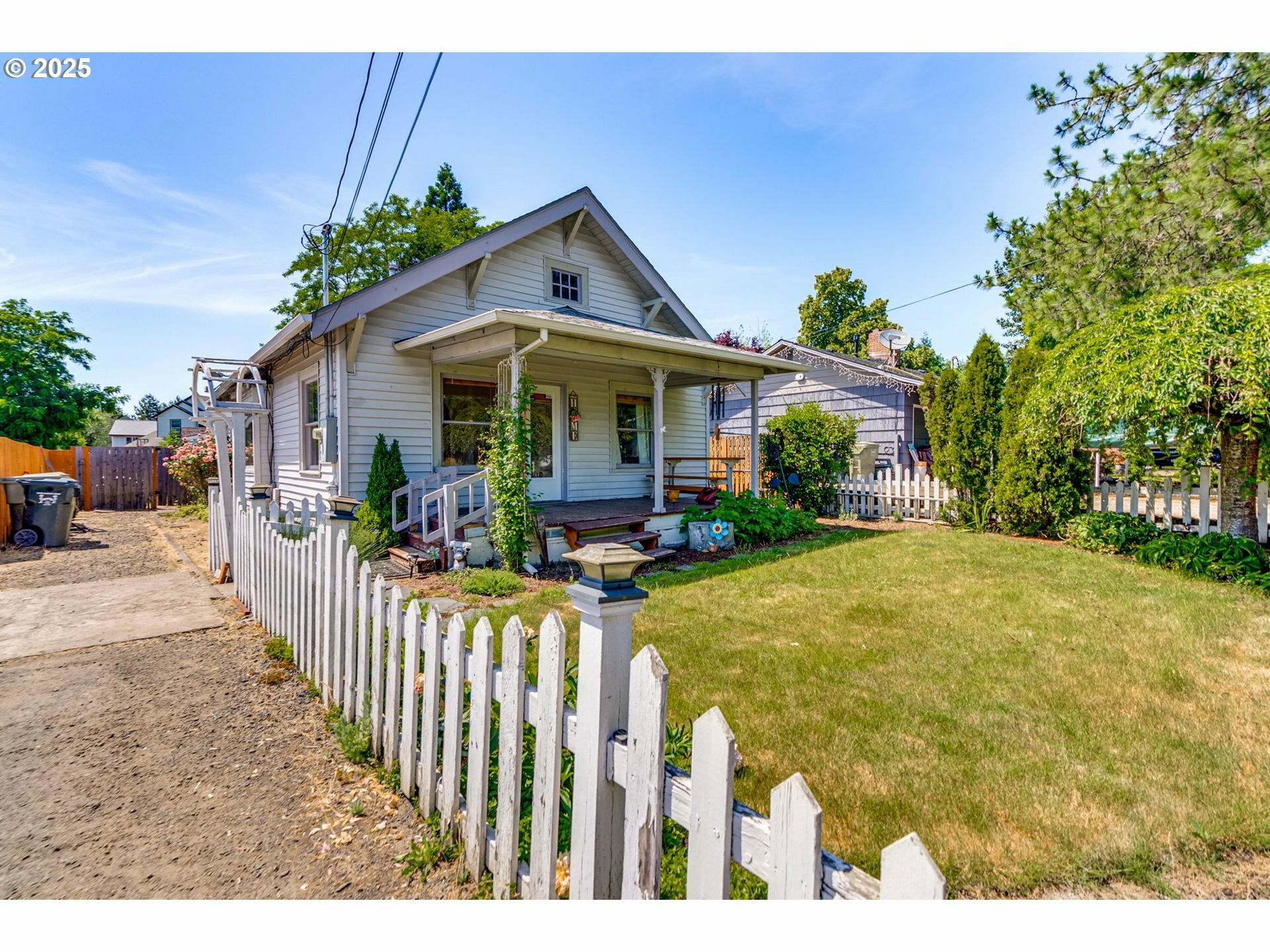Property Photo:  3265 SW 187th Ave  OR 97003 