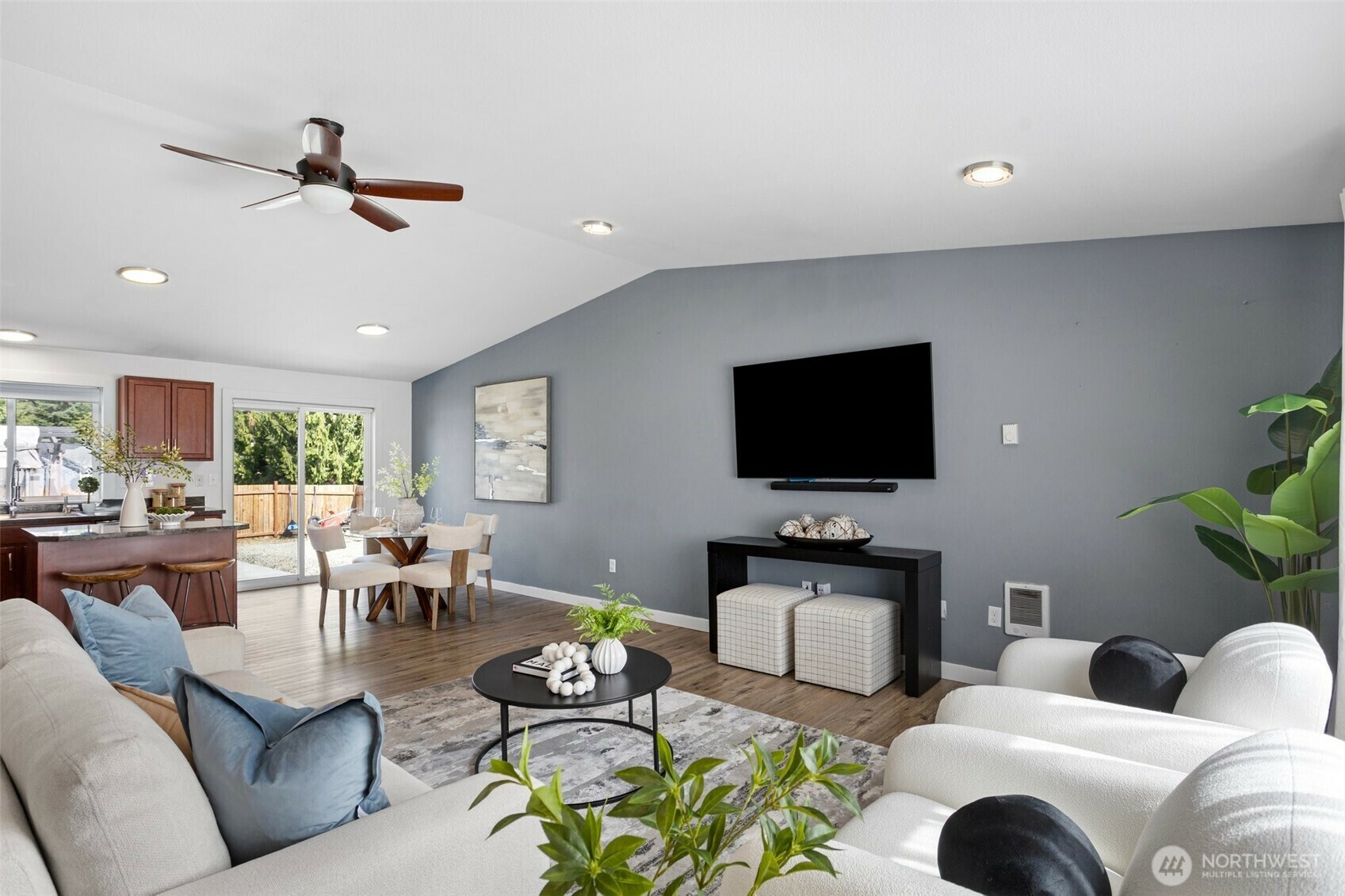 Property Photo: 11402 203rd Avenue E WA 98391