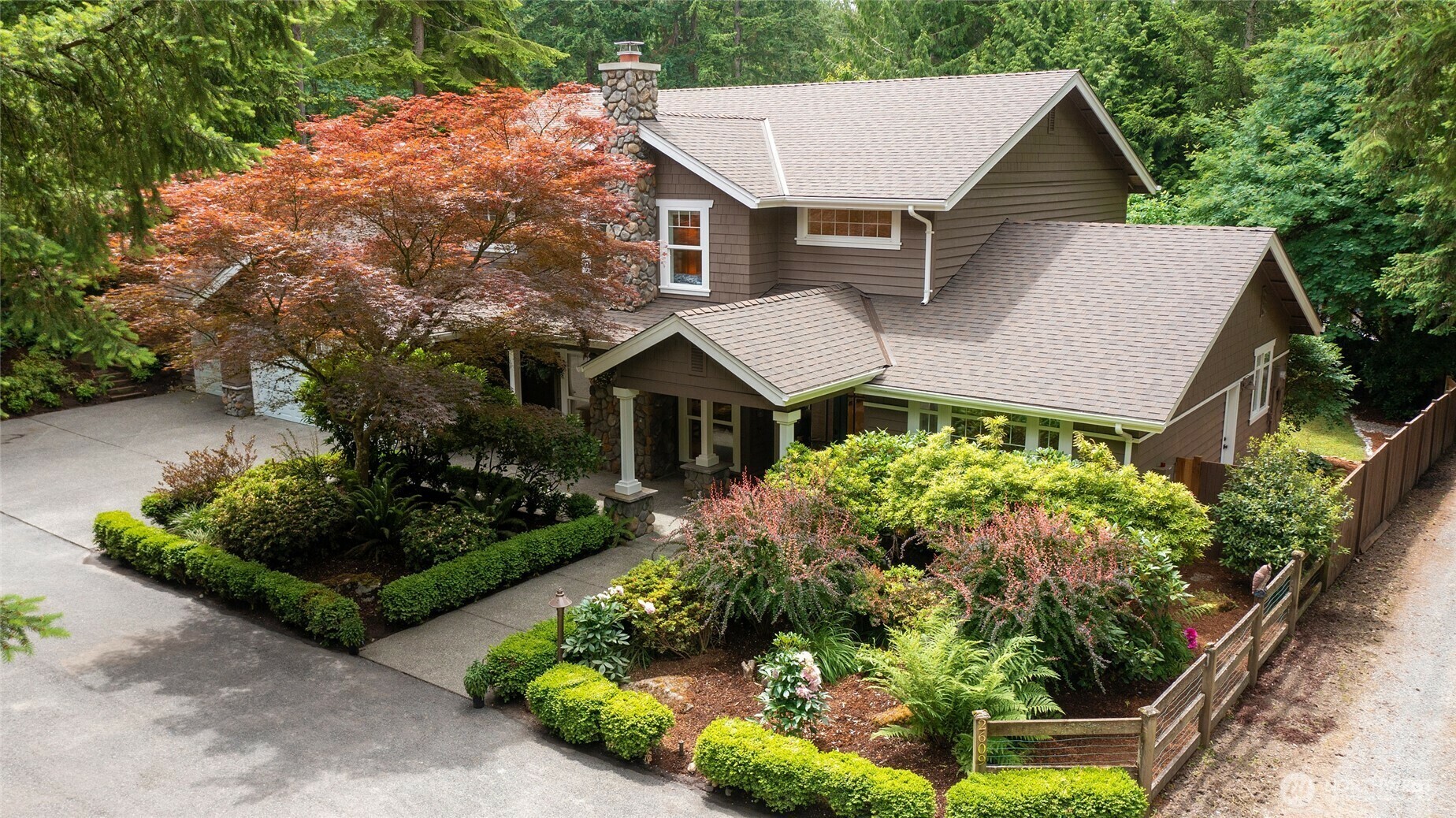 Property Photo: 2609 E Beaver Lake Drive SE WA 98075