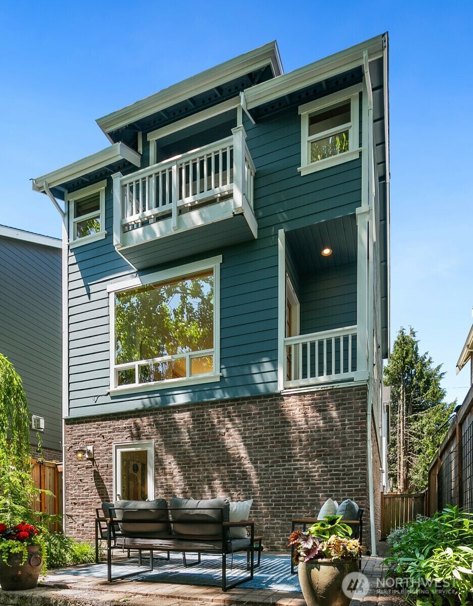 1414  25th Avenue B  Seattle WA 98122 photo