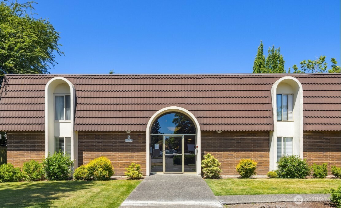Property Photo:  11012 NE 68th Street 511  WA 98033 
