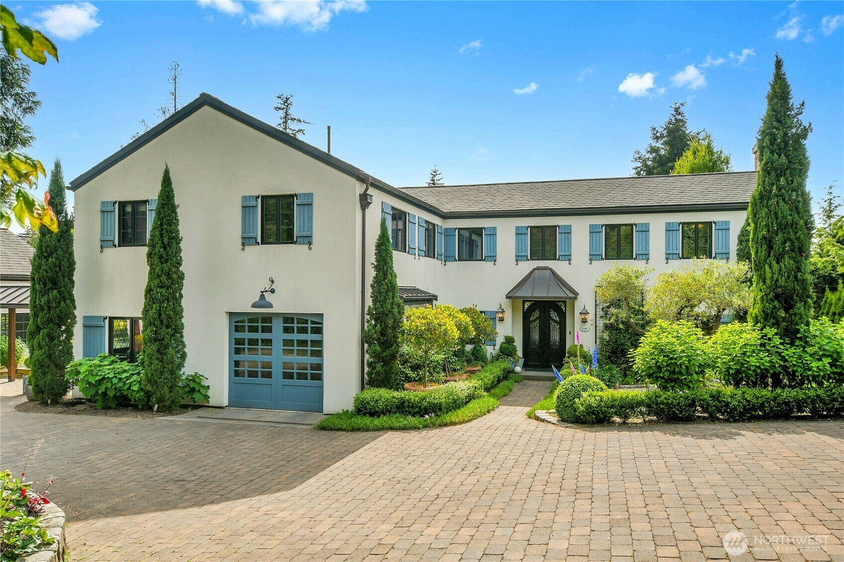 Property Photo: 13407 Holmes Point Drive NE WA 98034