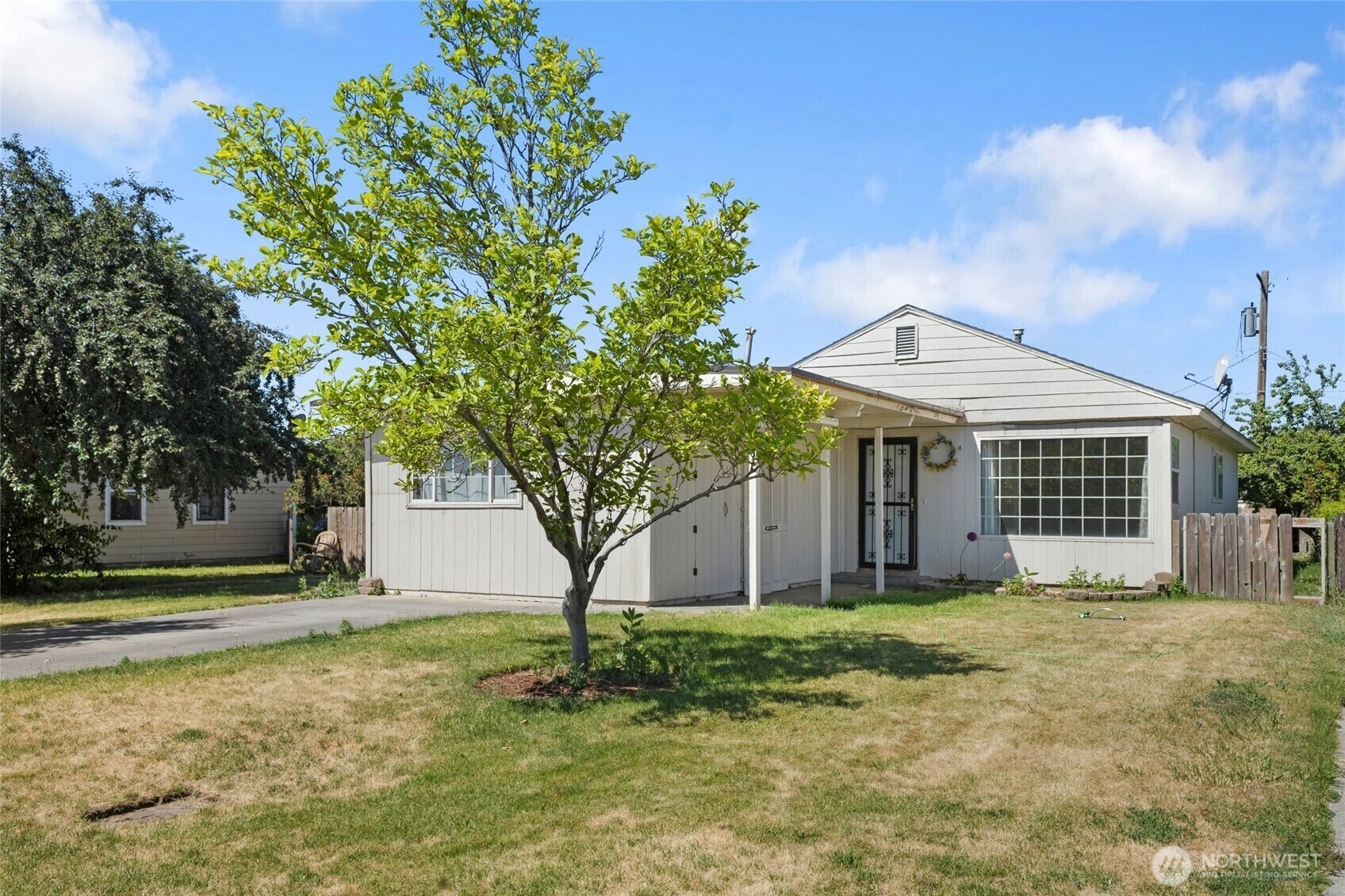 Property Photo: 832 S 2nd Avenue WA 99344