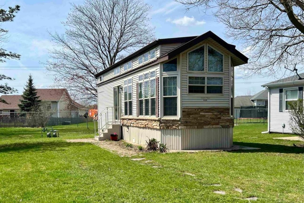 Property Photo: 409 Spruce Drive IL 61008