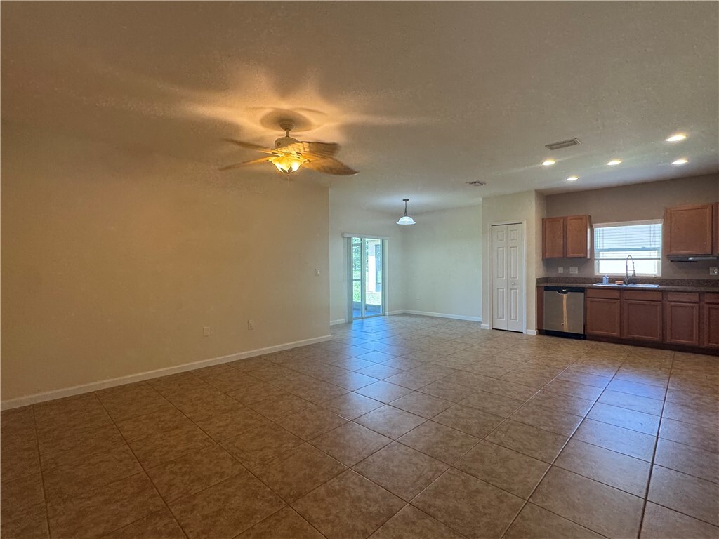 Property Photo: 1300 Lexington Square SW FL 32962