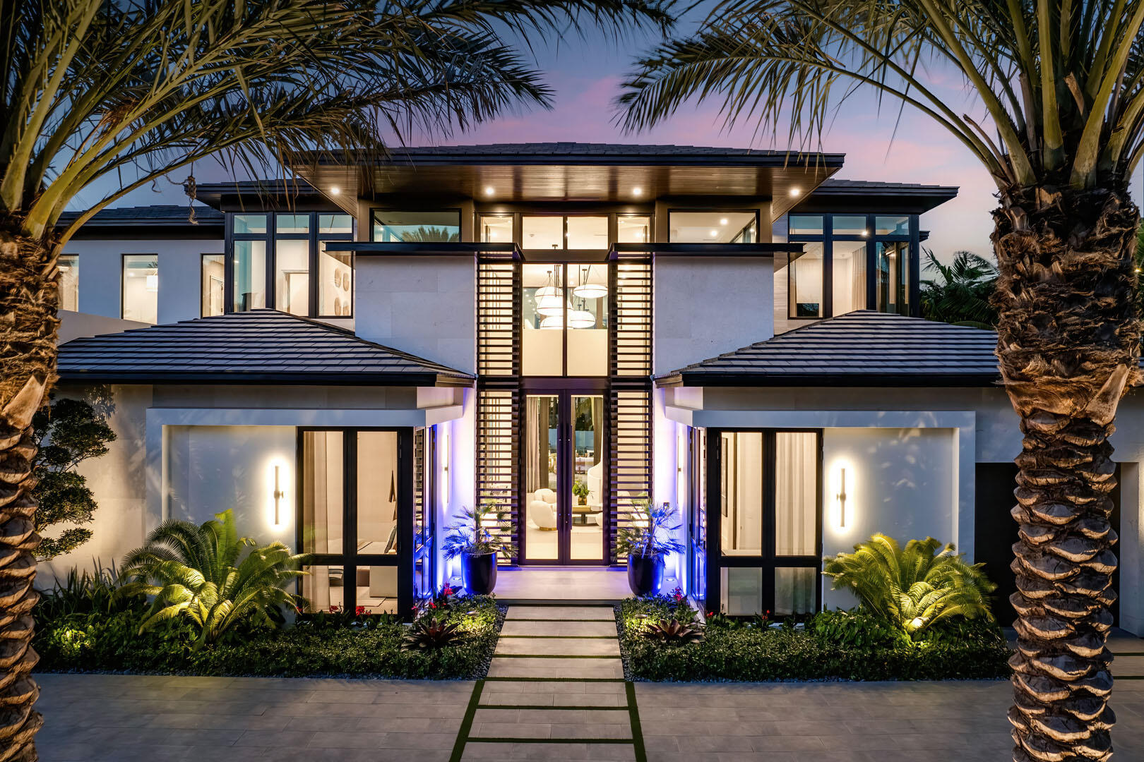 Property Photo:  207 W Coconut Palm Road  FL 33432 