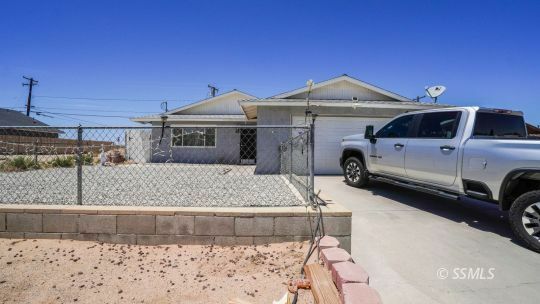 Property Photo: 1437 Porter CA 93555