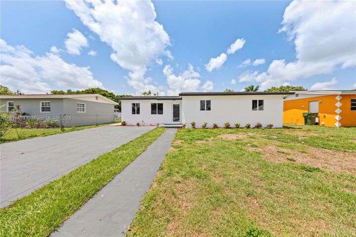 Property Photo:  651 NW 9th St  FL 33030 