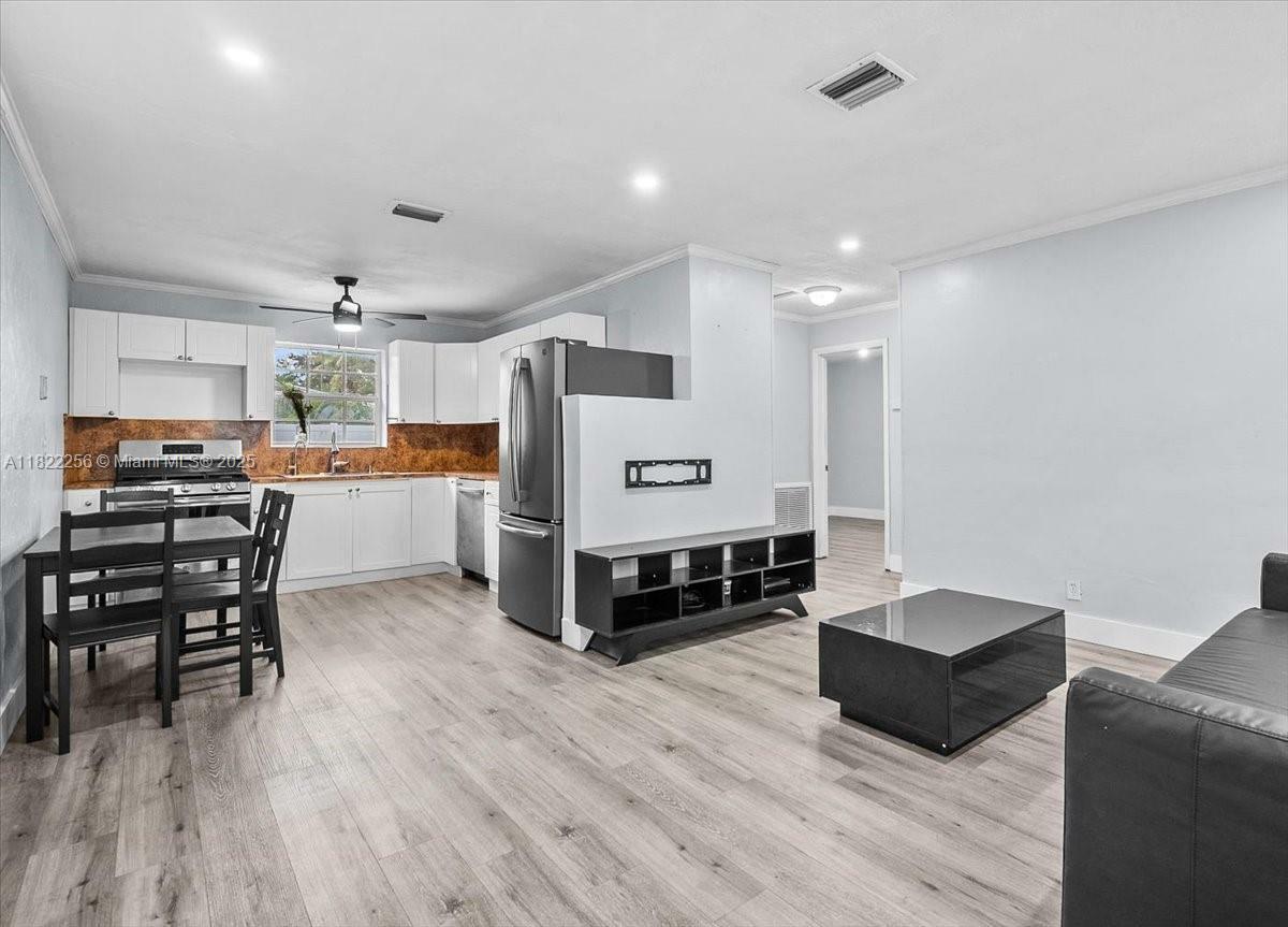 Property Photo: 6801 Atlanta St FL 33024