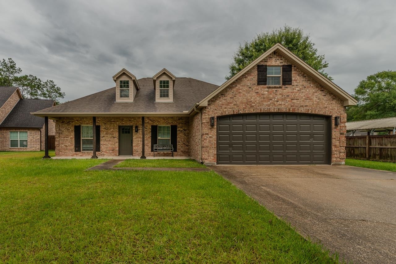 Property Photo: 220 Raquel Circle TX 77662