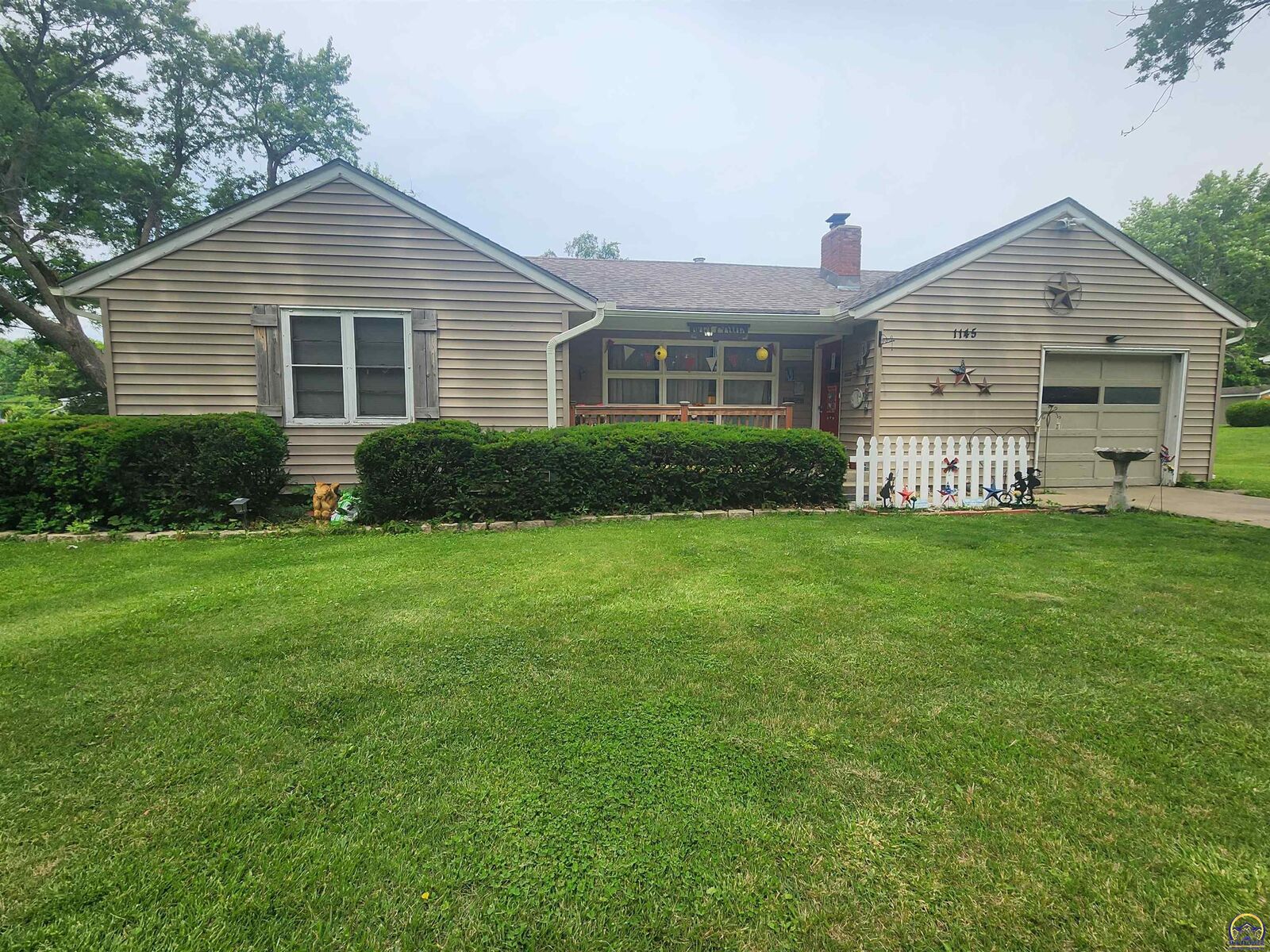 Property Photo:  1145 SW Meadow Ln  KS 66604 