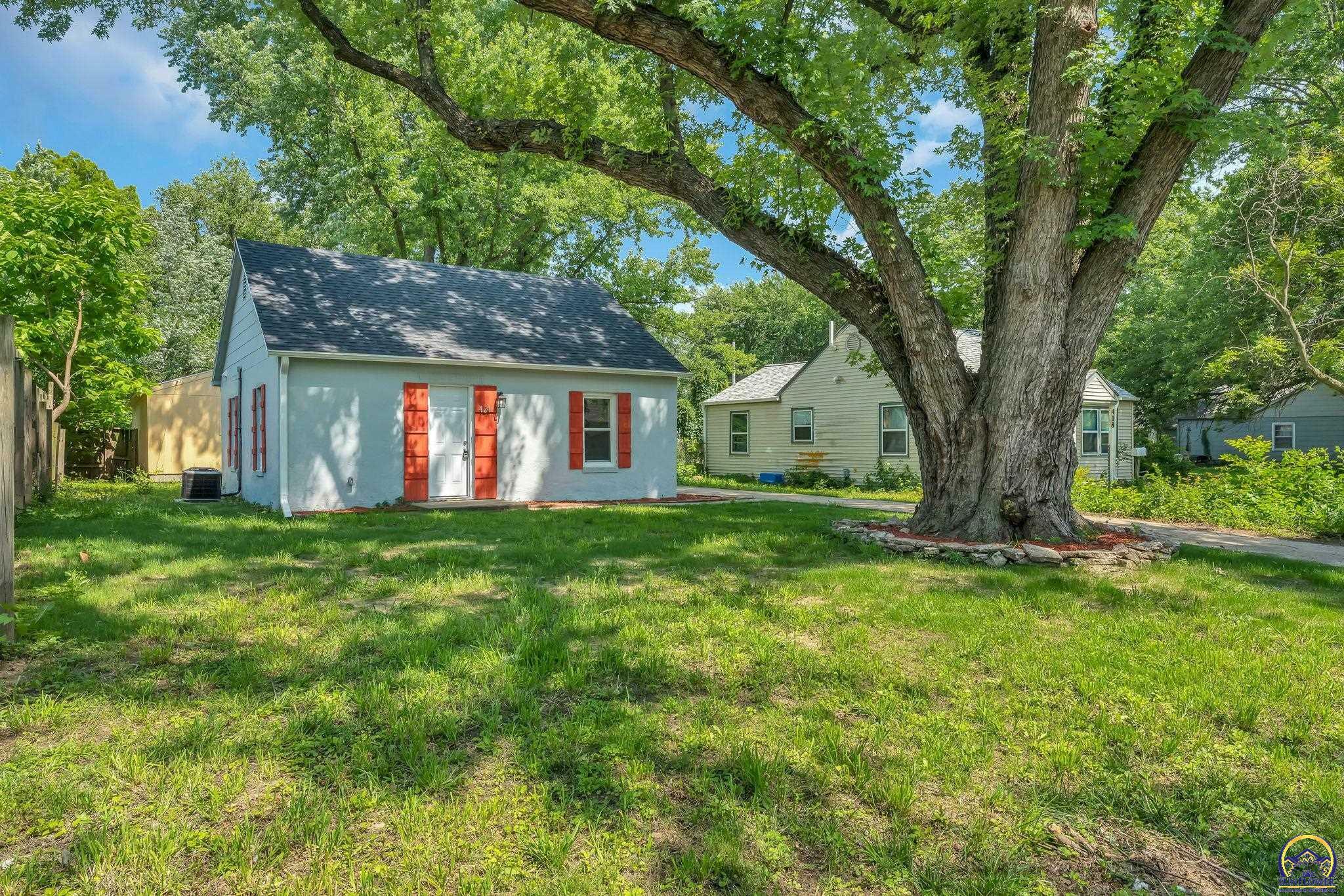Property Photo: 424 NE Sumner St KS 66616