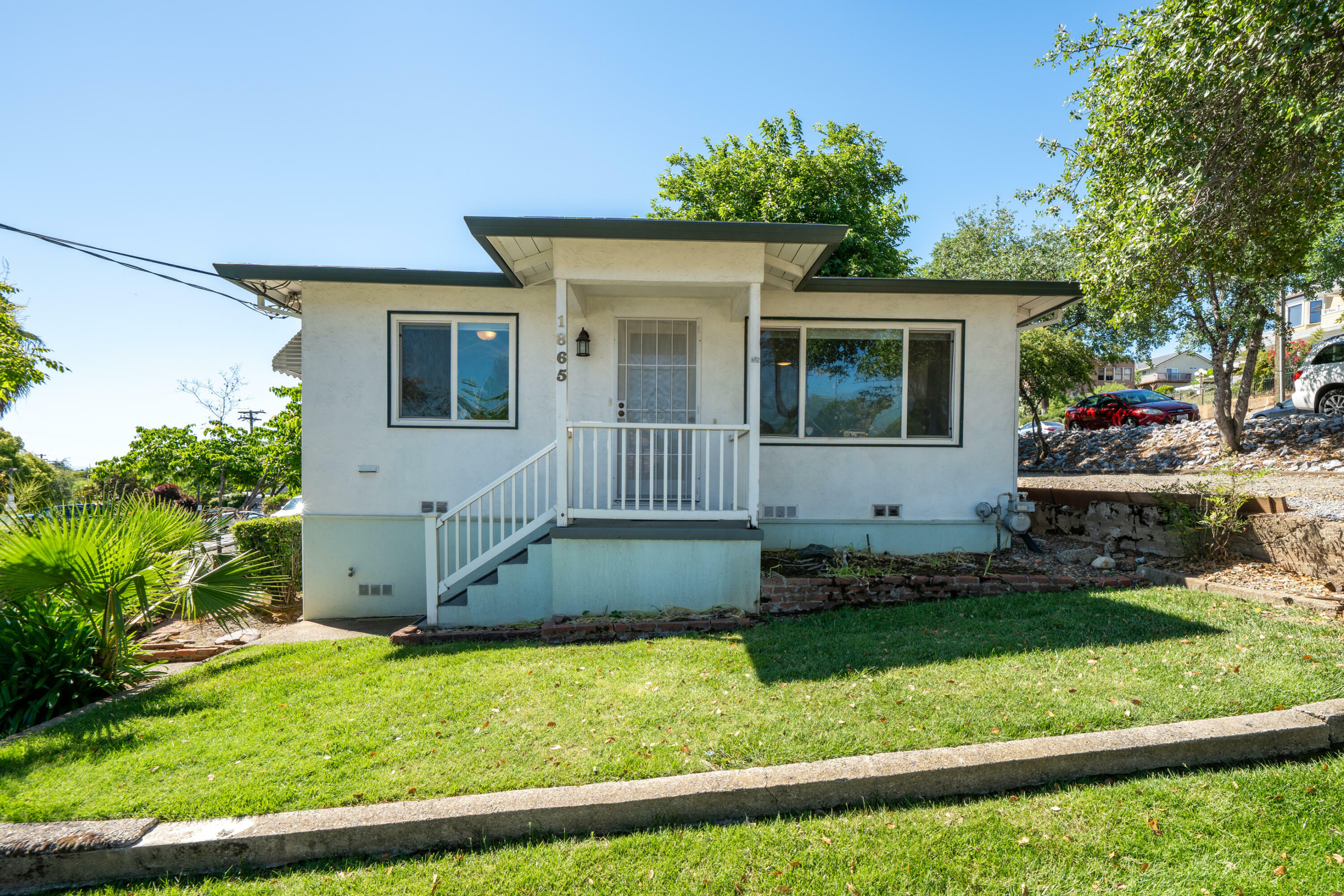 Property Photo: 1865 Gold Street CA 96001