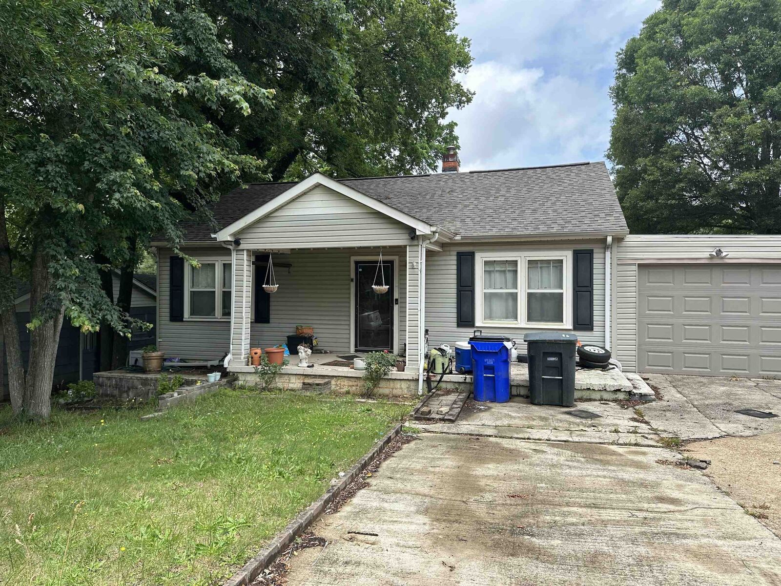 Property Photo:  113 Button Ave  AL 35630 - FLORENCE 