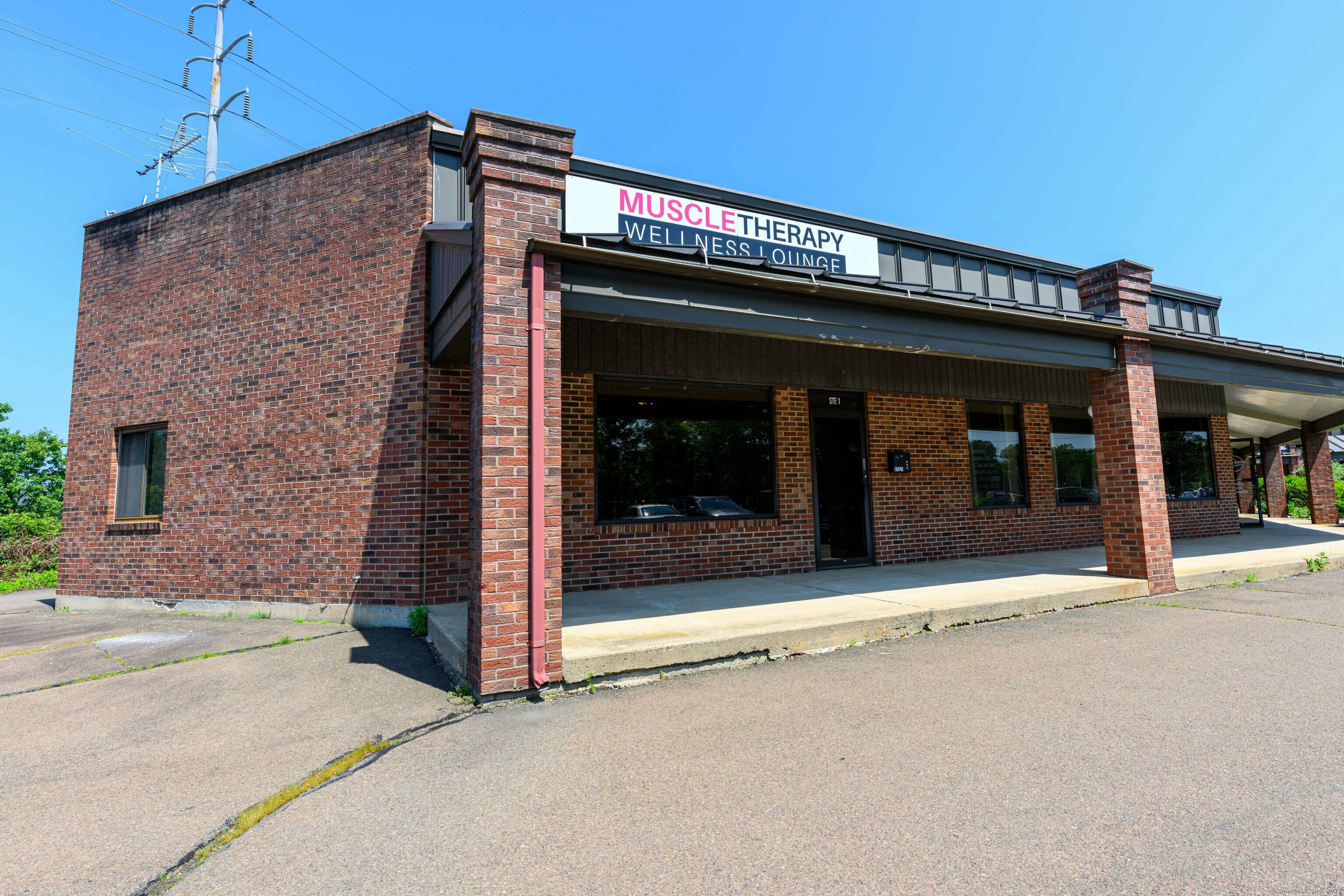 Property Photo: 565 Washington Avenue 1 CT 06473