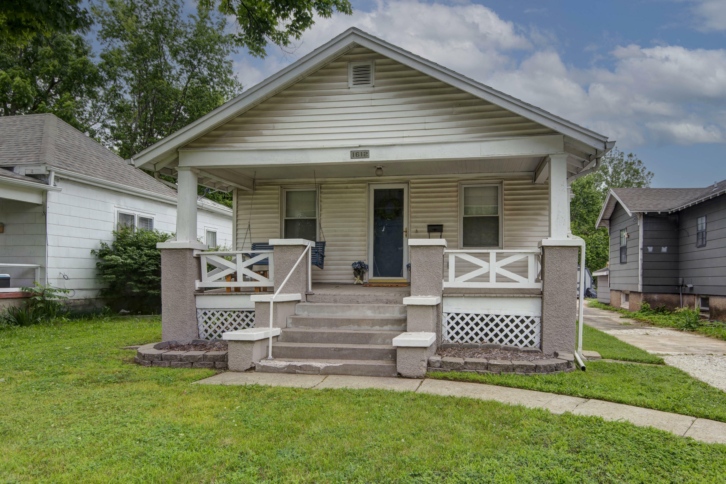 Property Photo:  1612 N Grant Avenue  MO 65803 