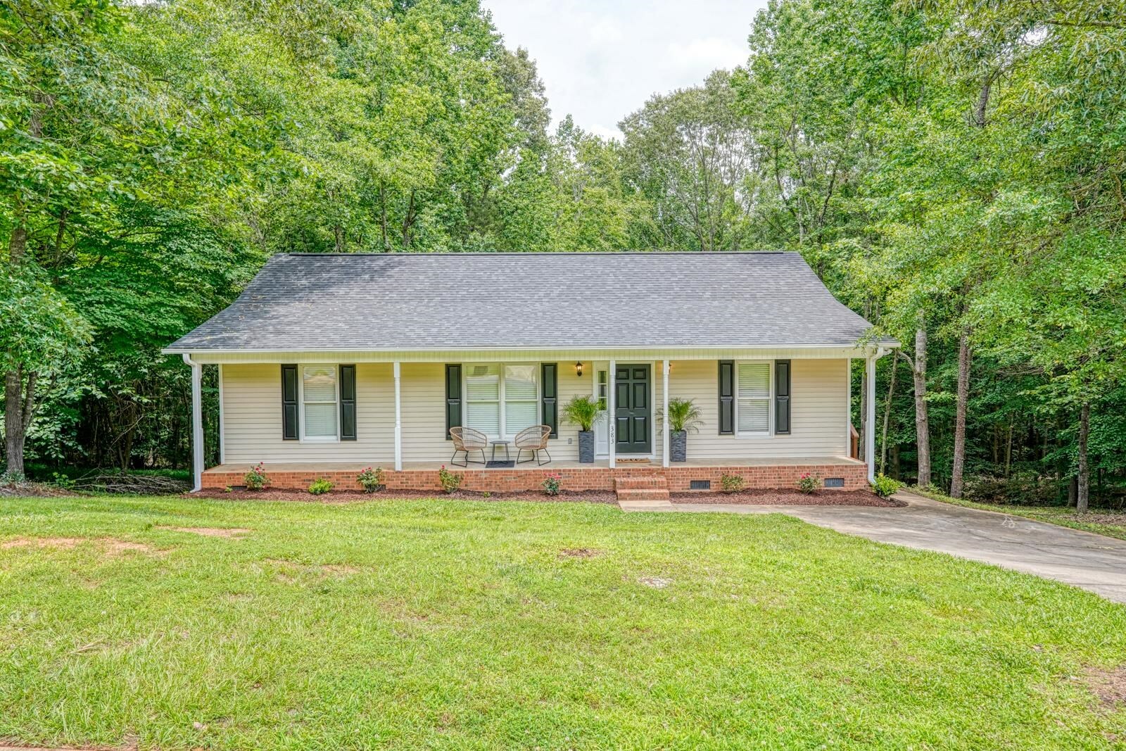 Property Photo: 383 Templeton Dr. SC 29306