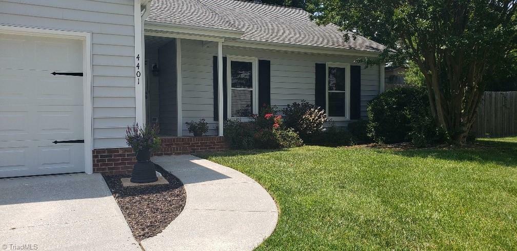 Property Photo: 4401 Barndale Court NC 27282