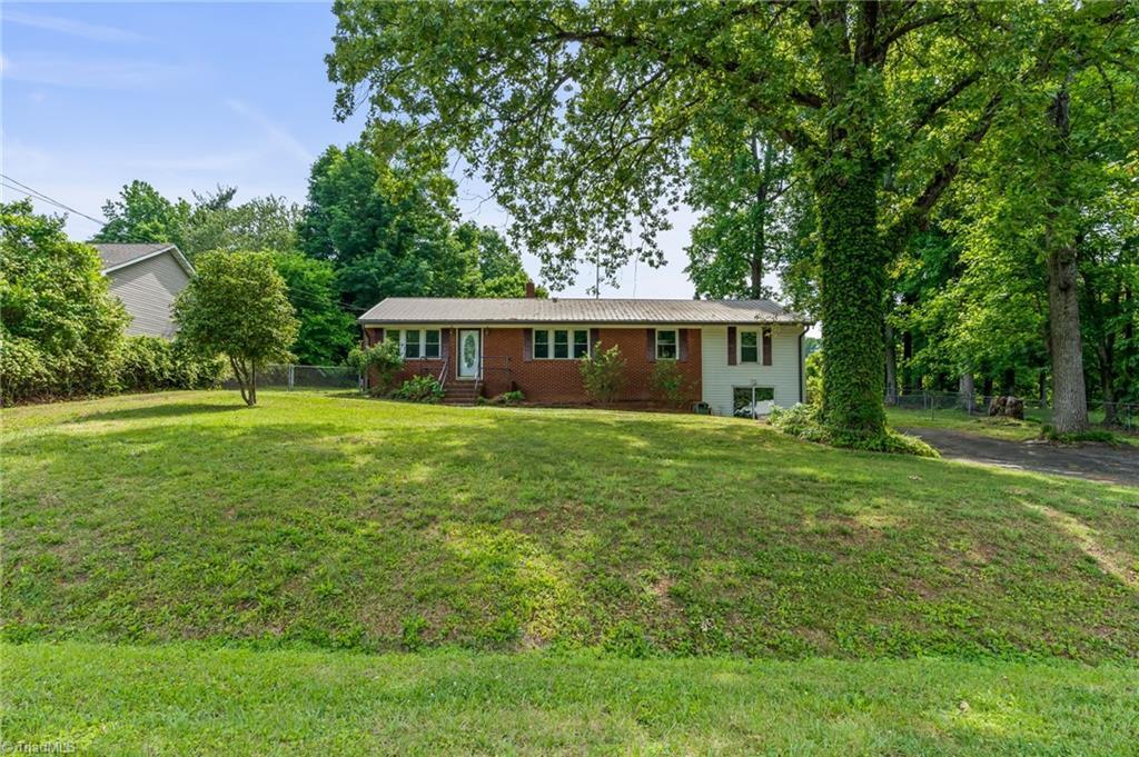 Property Photo:  212 Lakeview Drive E  NC 27360 