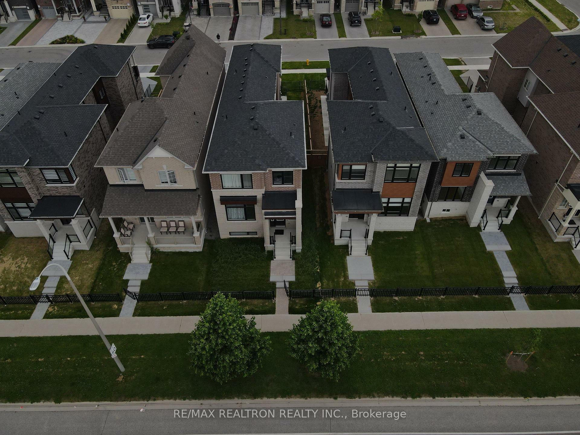 Property Photo:  9 Mountainside Crescent  ON L1R 0P5 
