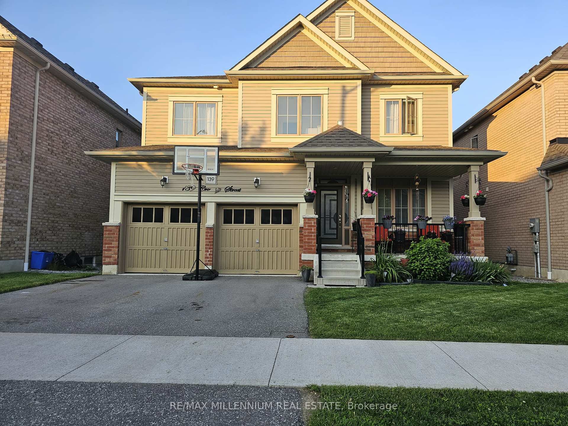 Property Photo: 139 Crombie Street ON L1C 4A6