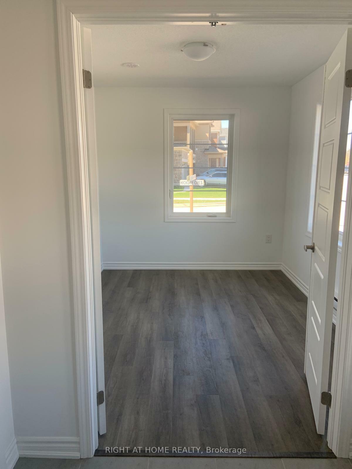 Property Photo: 976 Hickory Crescent ON L9T 7E7