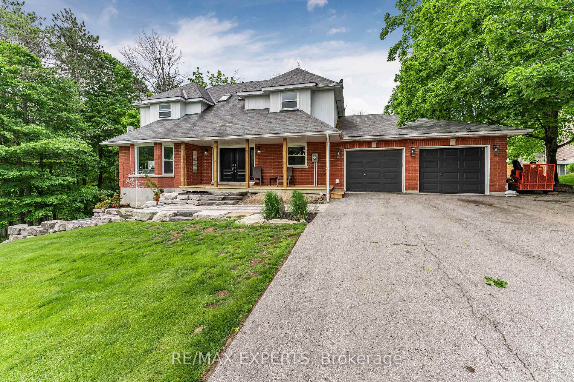 Property Photo: 602 Scarlett Line ON L4R 4K3