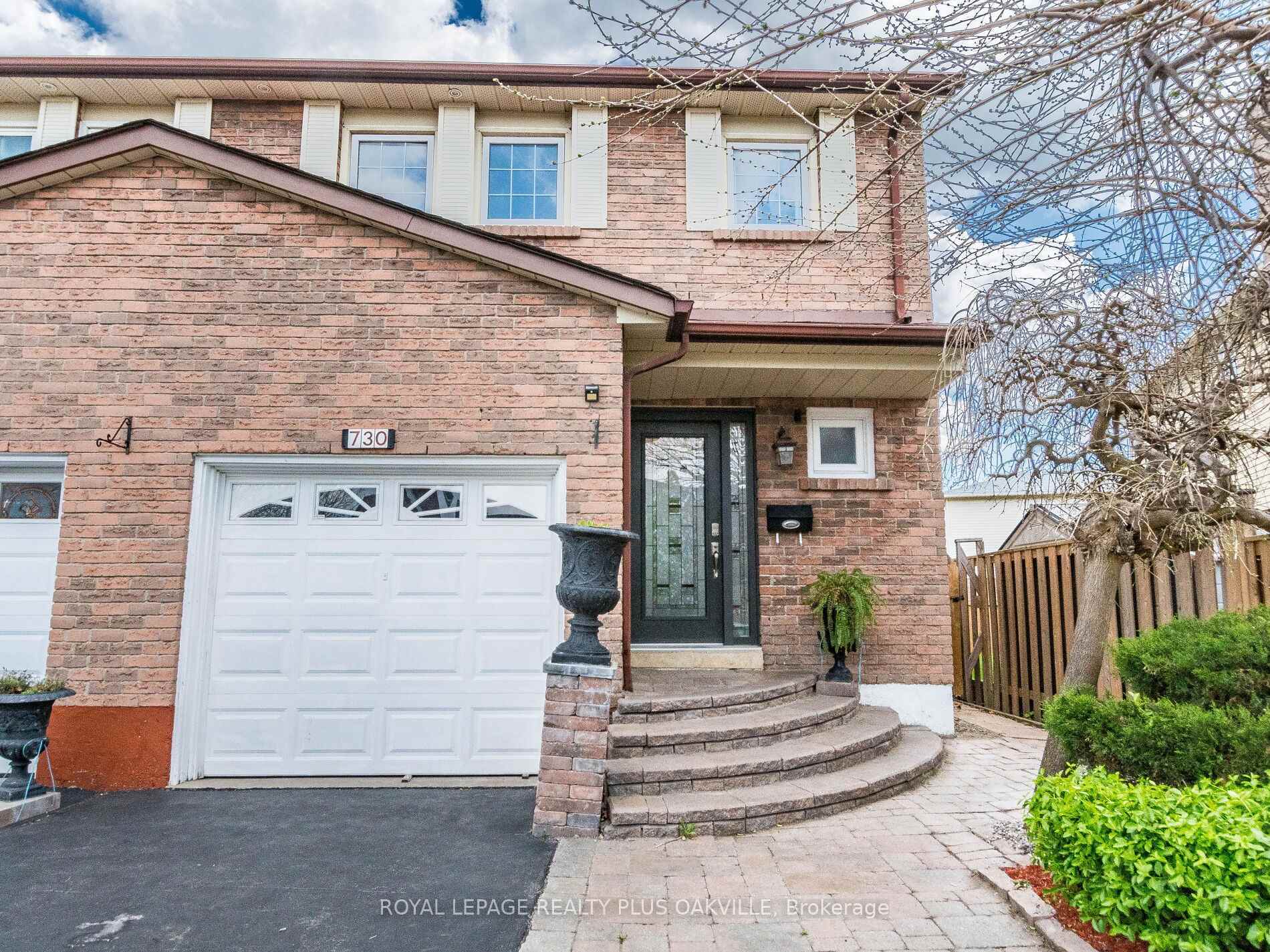 Property Photo: 730 Galloway Crescent ON L5C 3W1