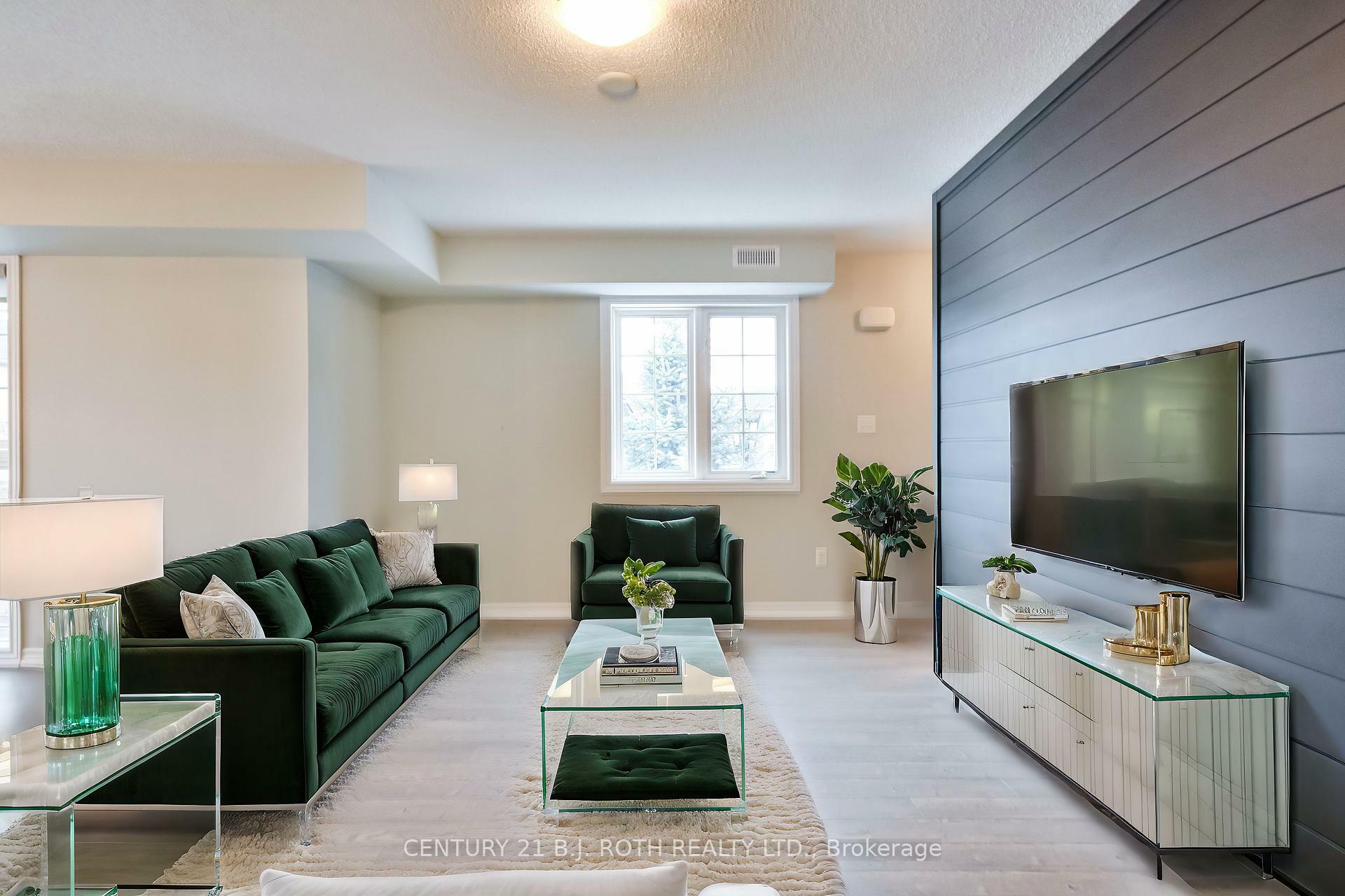 Property Photo: 51 Ferndale Drive 7 ON L4N 5W9